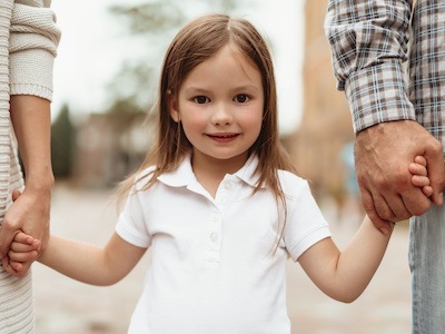 Young girl with parents who are understanding child custody laws in Texas by blair parker law
